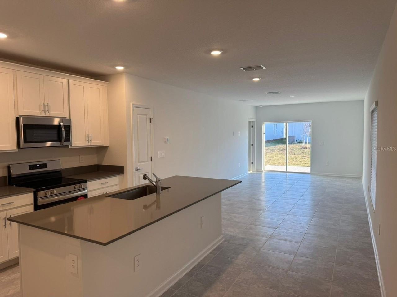 2761 Armstrong Ave - Photo 7 of 17