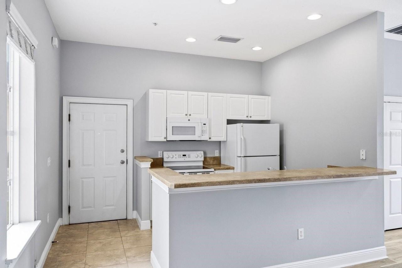 1420 Lake Baldwin Ln - Photo 3 of 10