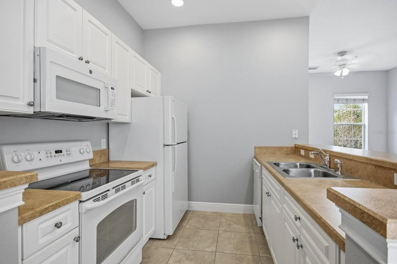 1420 Lake Baldwin Ln - Photo 4 of 10