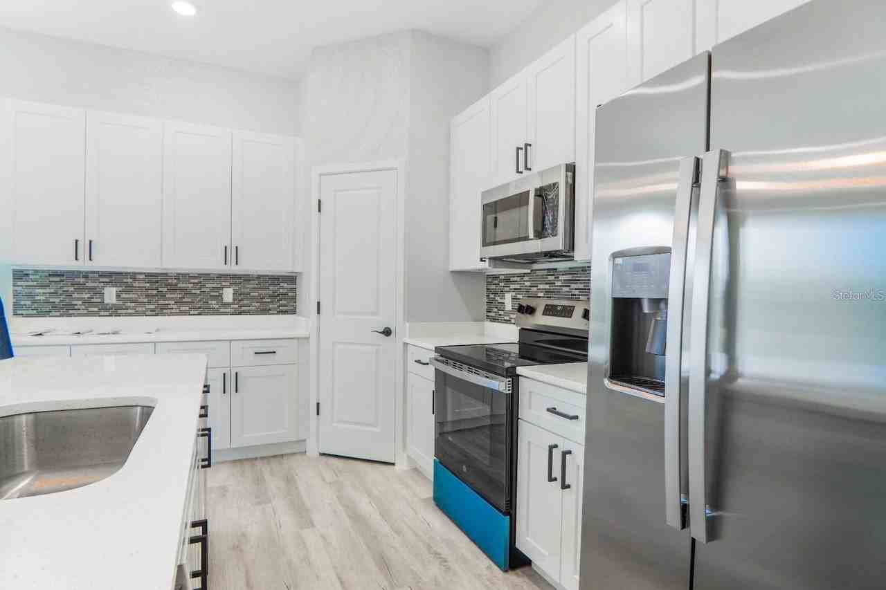 3076 Sw 168th Loop - Photo 3 of 28