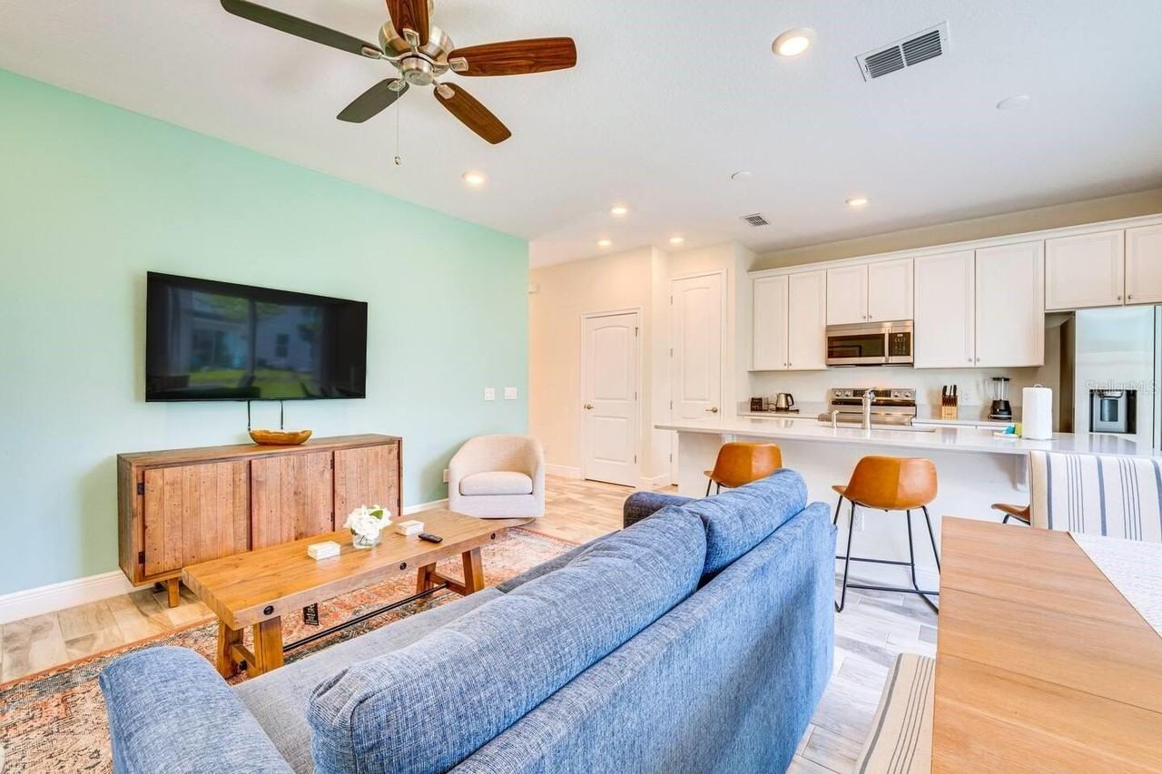 8209 Surf St - Photo 4 of 50