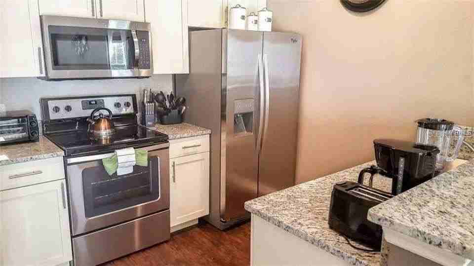 9004 Shine Dr #9004 - Photo 6 of 17