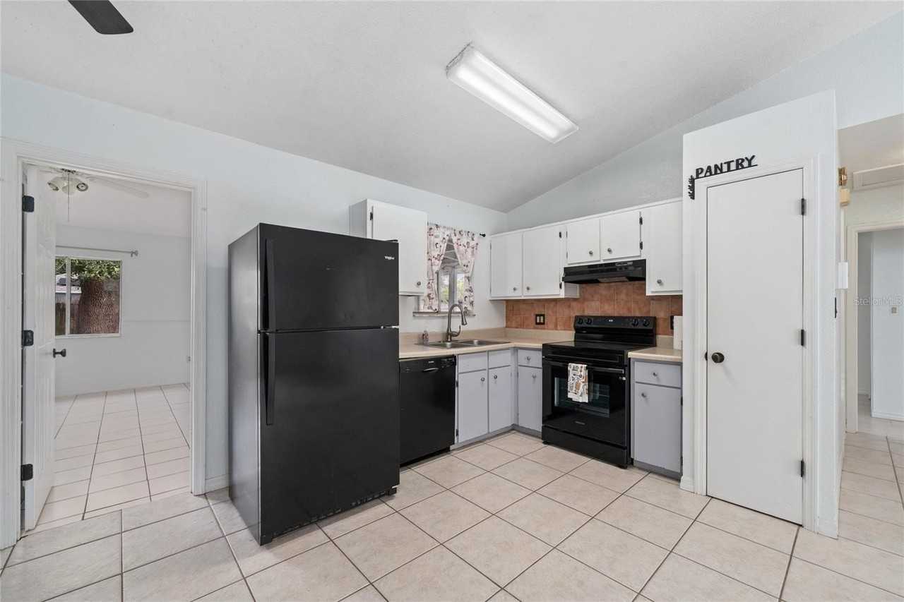 245 Moonbeam Rd - Photo 6 of 24