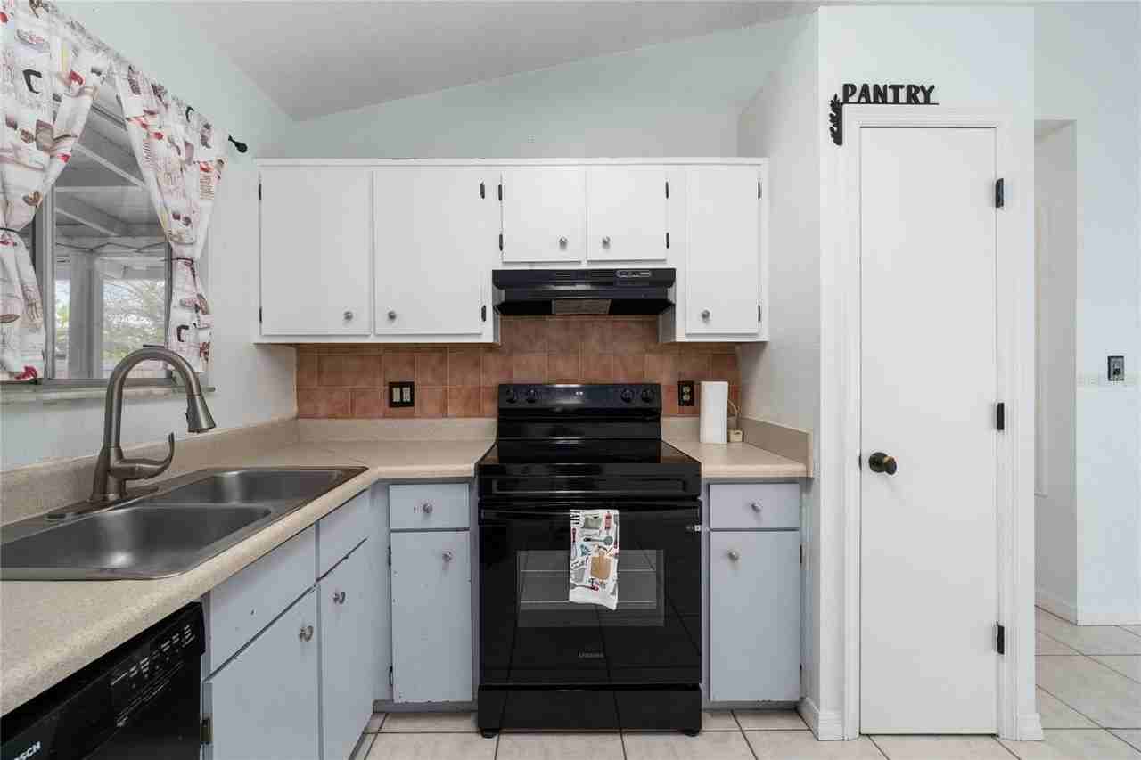 245 Moonbeam Rd - Photo 7 of 24