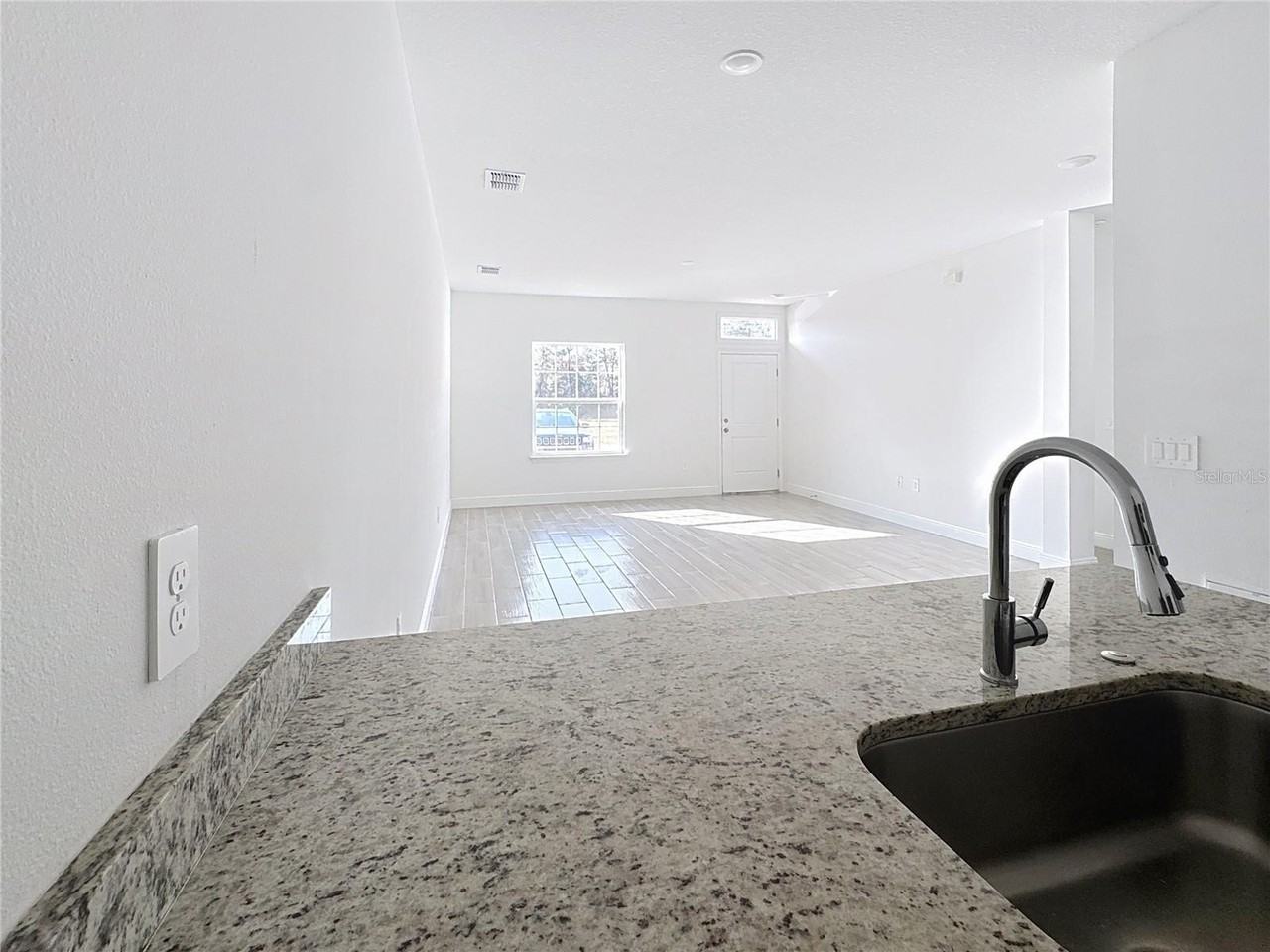 1554 Cumin Dr - Photo 4 of 12