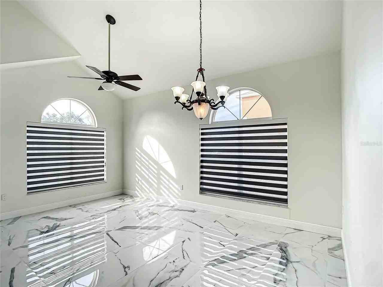 8815 Kensington Ct - Photo 7 of 41