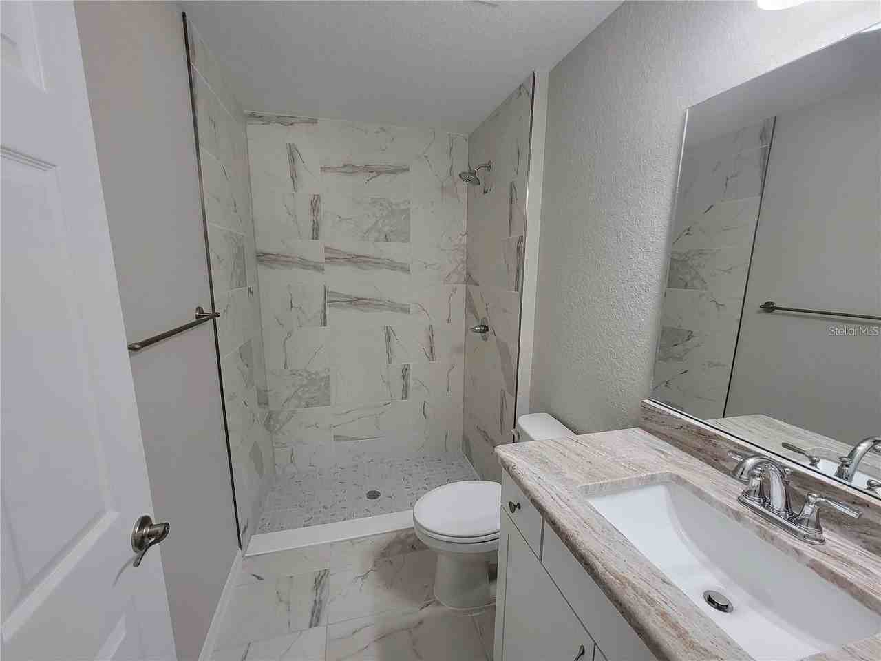 11460 Se 61st Ave #2 - Photo 5 of 9