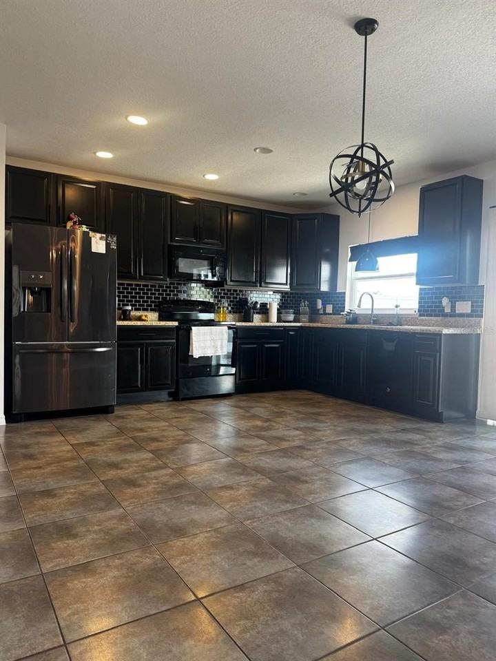 3837 Spring Creek Rd - Photo 2 of 13