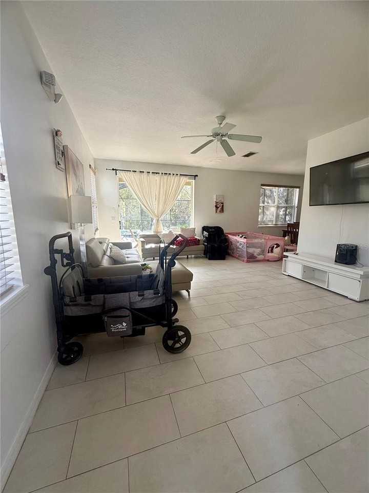 1008 Royal Ridge Dr - Photo 4 of 19