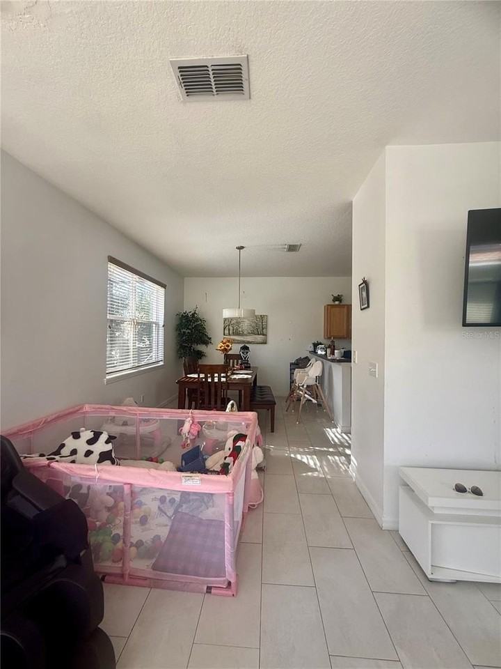 1008 Royal Ridge Dr - Photo 5 of 19