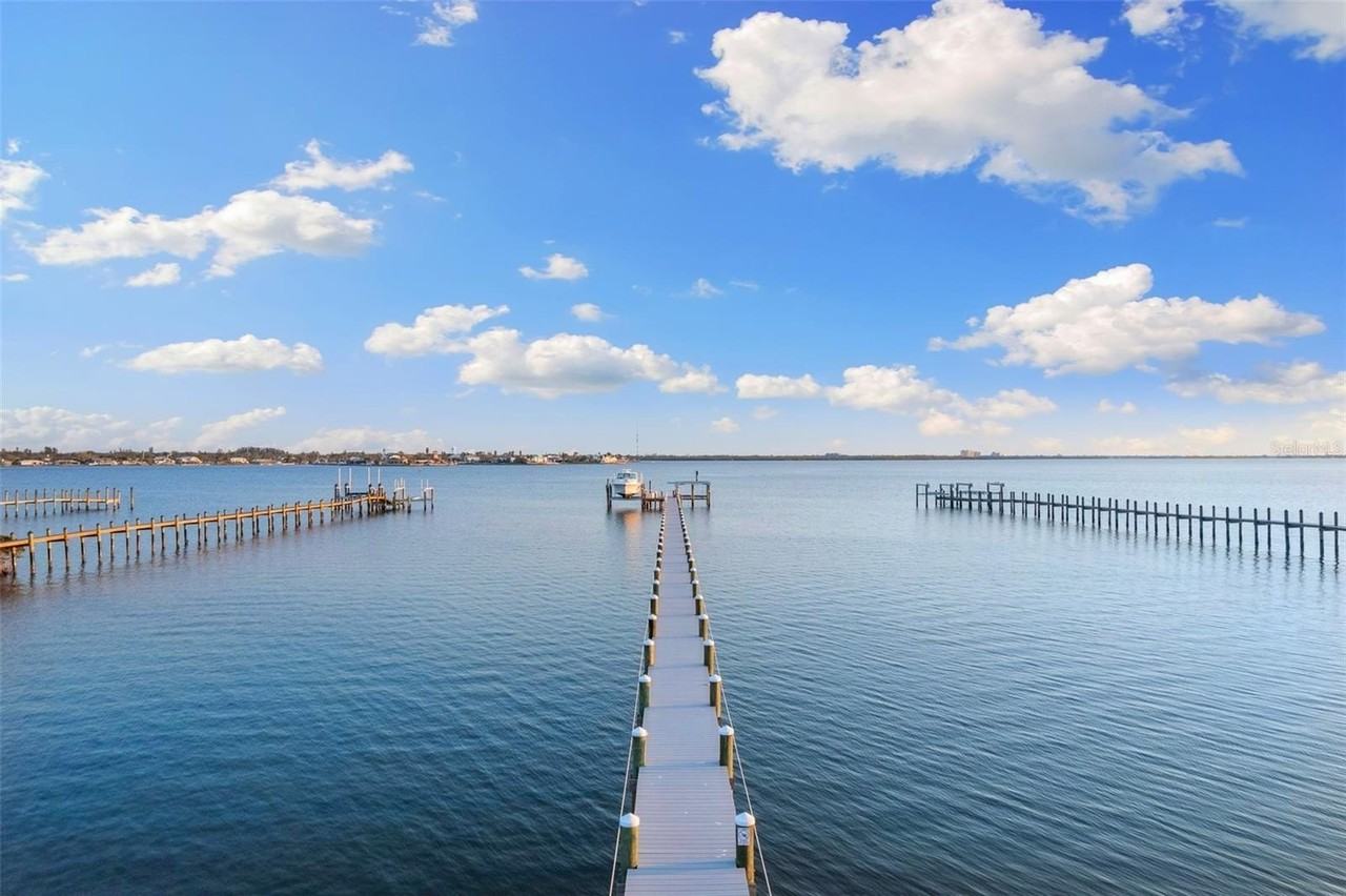 450 Bayshore Dr - Photo 3 of 50