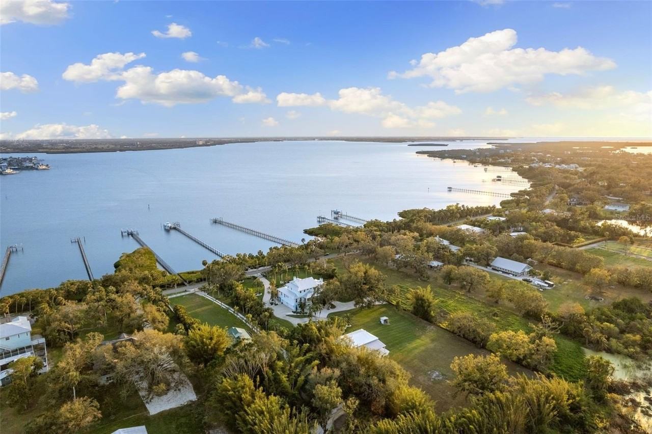 450 Bayshore Dr - Photo 7 of 50