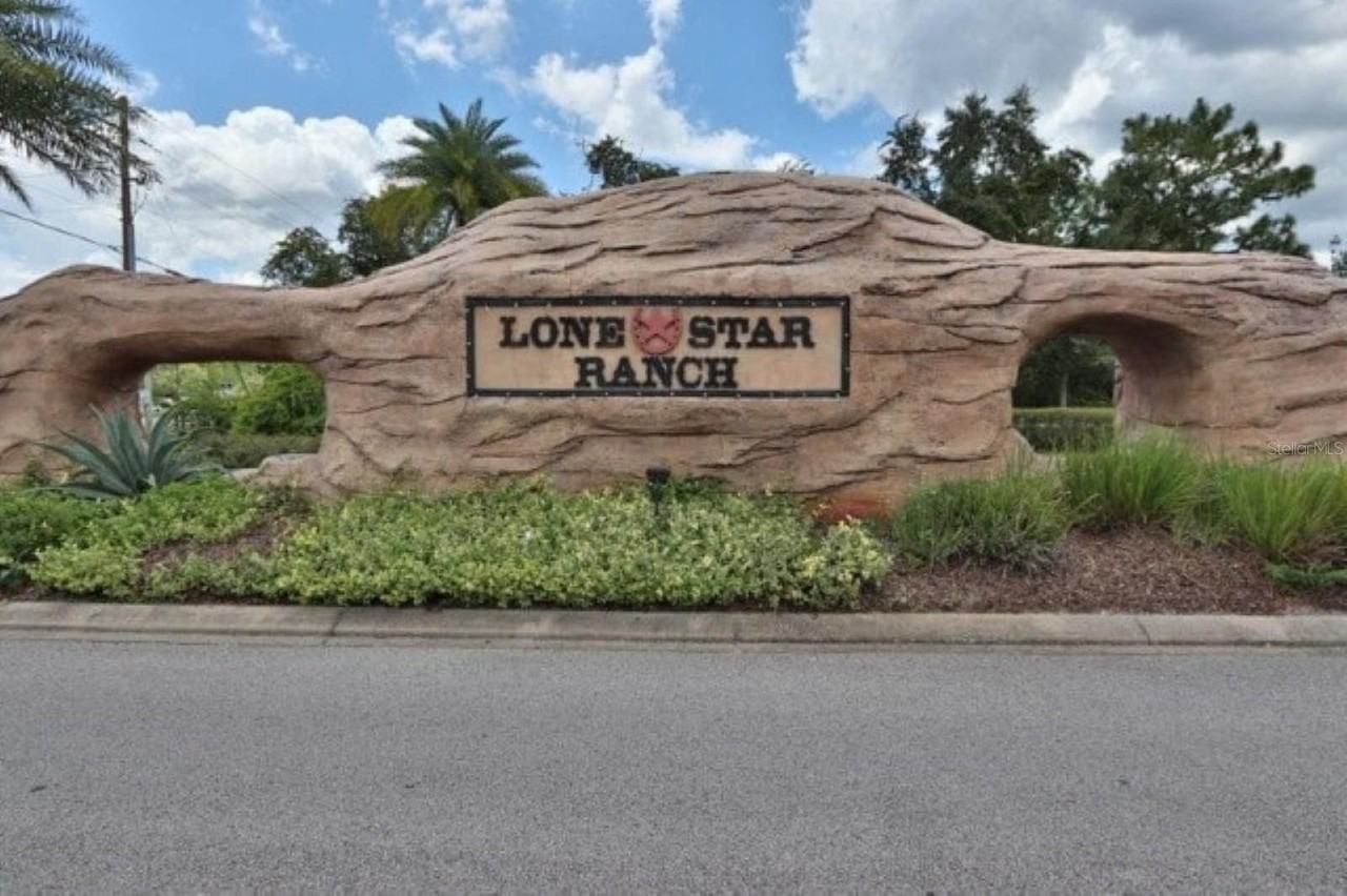 15662 Stable Run Dr - Photo 2 of 14