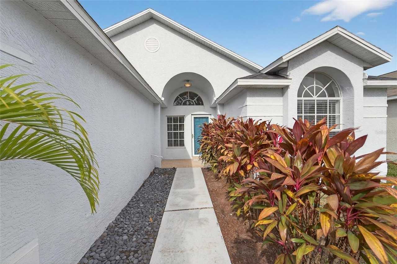 11305 Symmes Lake Dr - Photo 3 of 50