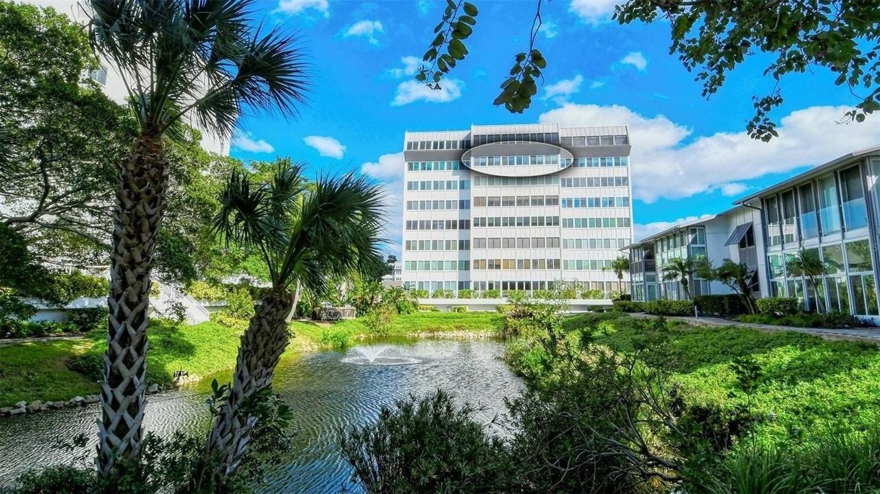 1125 W Peppertree Dr #701