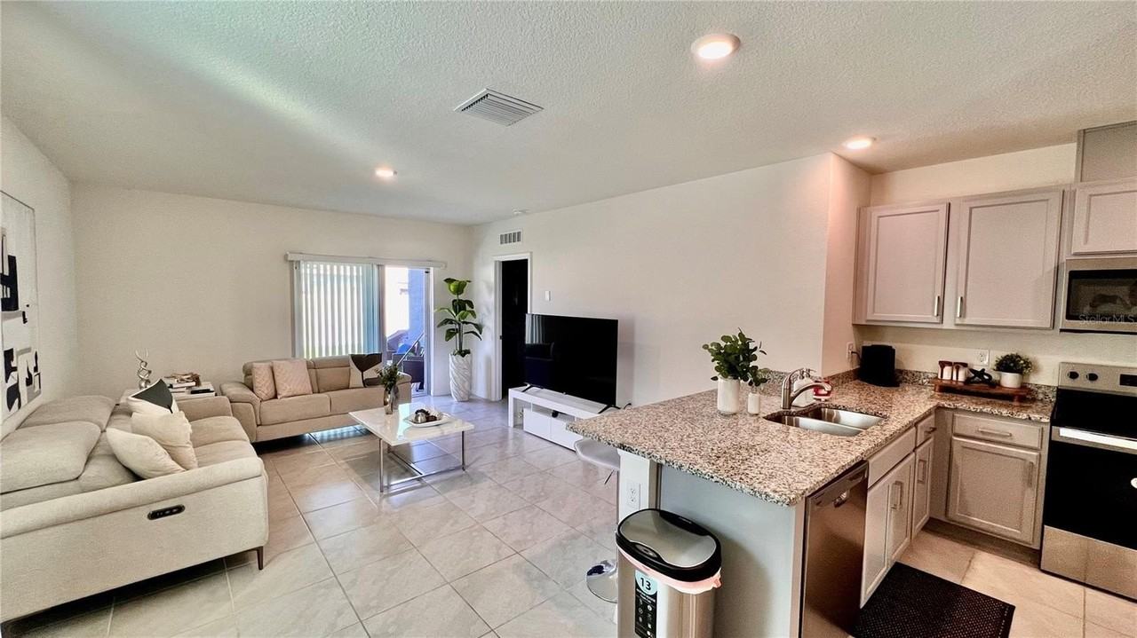 7075 Cattle Egret Dr - Photo 2 of 9