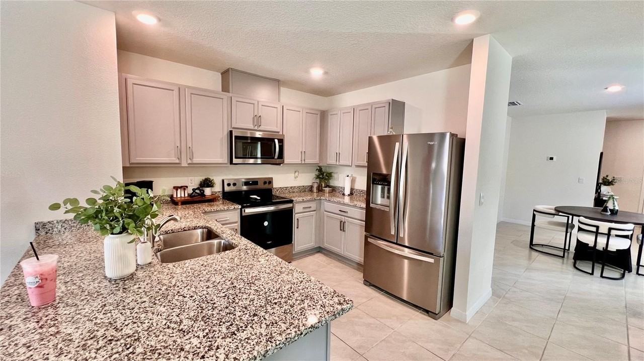 7075 Cattle Egret Dr - Photo 4 of 9