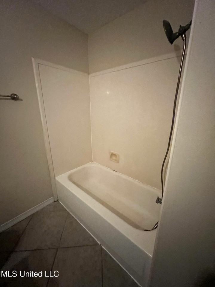 1625 Martin Bluff Rd Apt 47 - Photo 7 of 12
