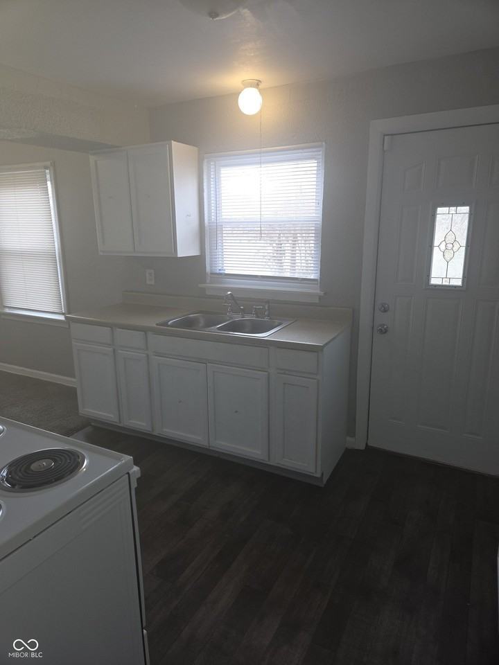 3602 N Layman Ave - Photo 3 of 23