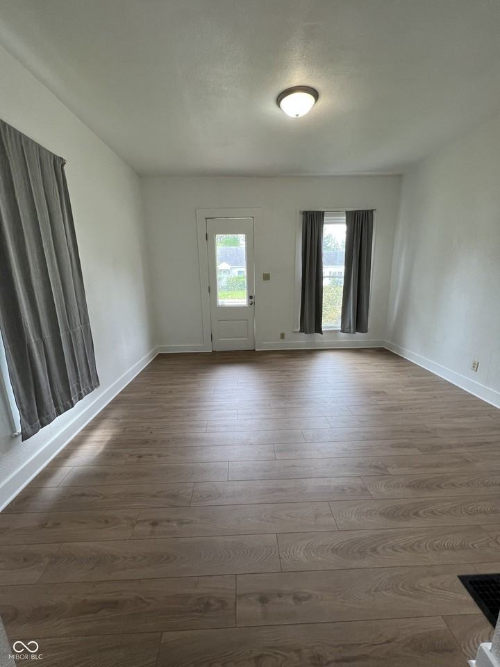 730 W 9th St - Photo 2 of 22