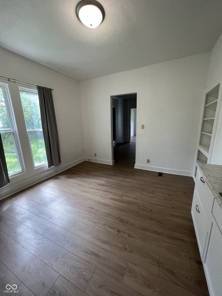 730 W 9th St - Photo 7 of 22