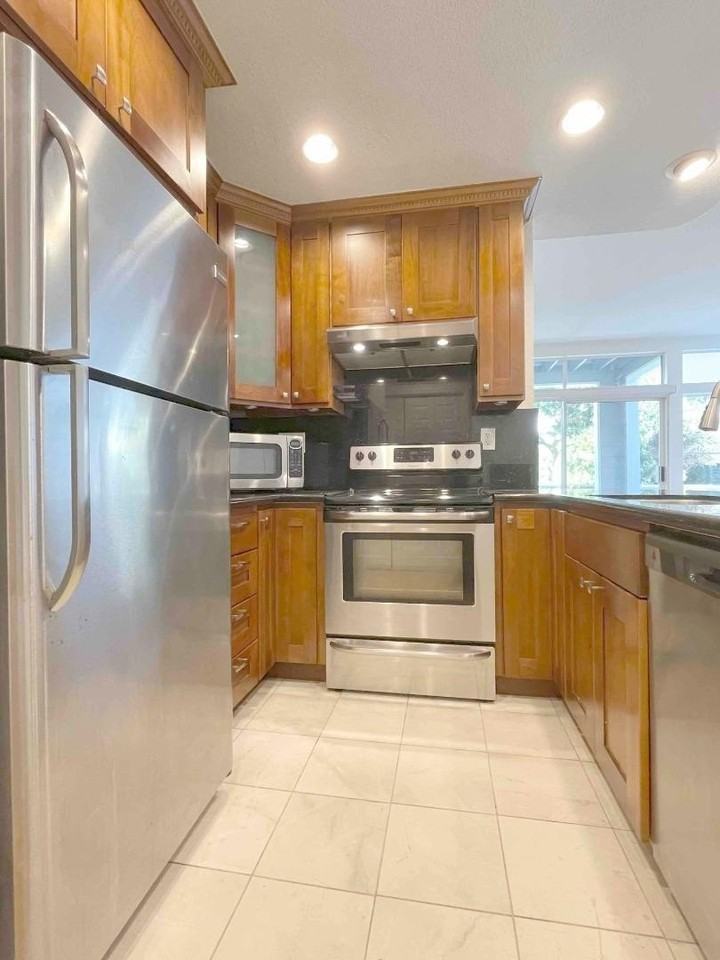 1801 Parkview Green Cir - Photo 7 of 16