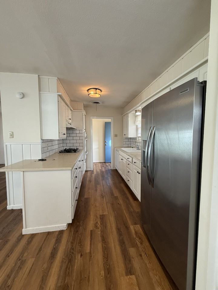 2418 48th St #1 - Photo 4 of 12