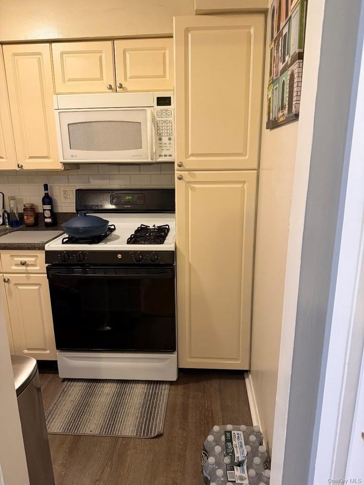 3 Charles Ln Apt 1e #1E - Photo 6 of 13