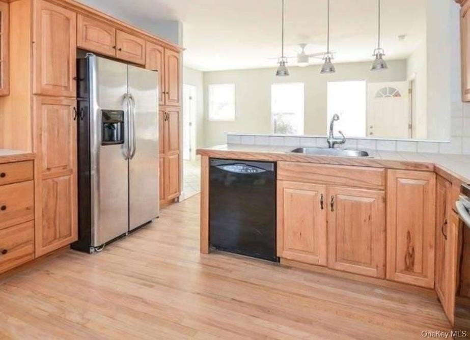 326 6th St Apt 1 #1 - Photo 4 of 11