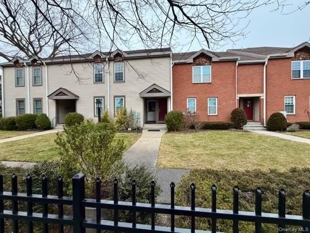 42 Greenmeadow Dr - Photo 2 of 12