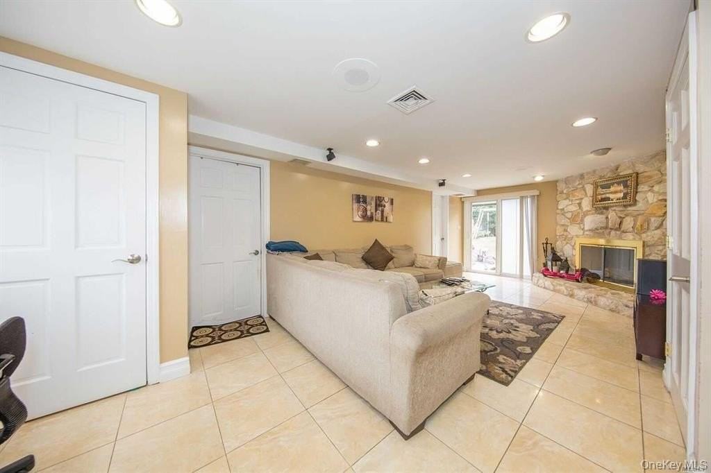 413 Clearmeadow Dr - Photo 2 of 15