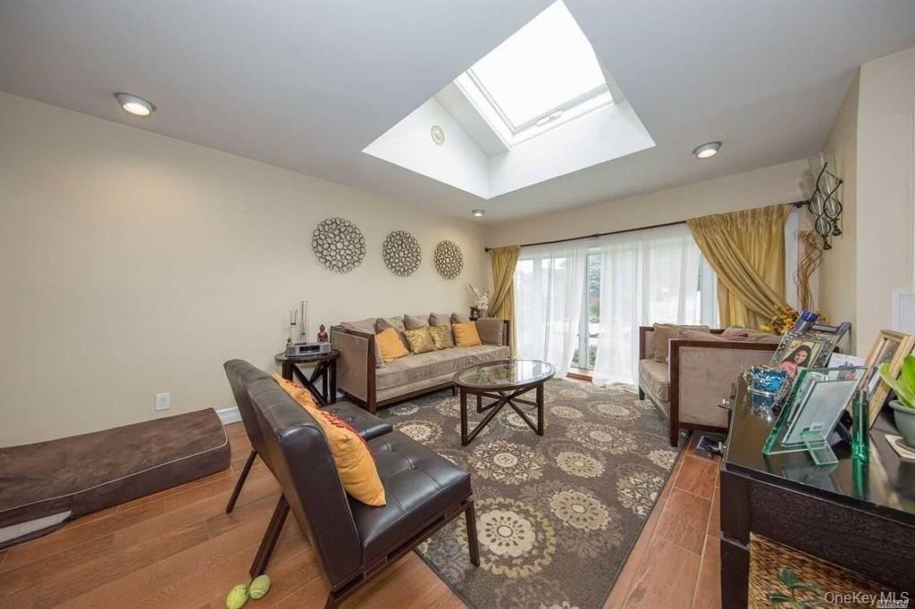 413 Clearmeadow Dr - Photo 4 of 15