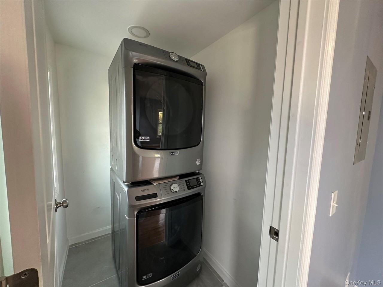 65 New York Ave Unit B #B - Photo 3 of 18