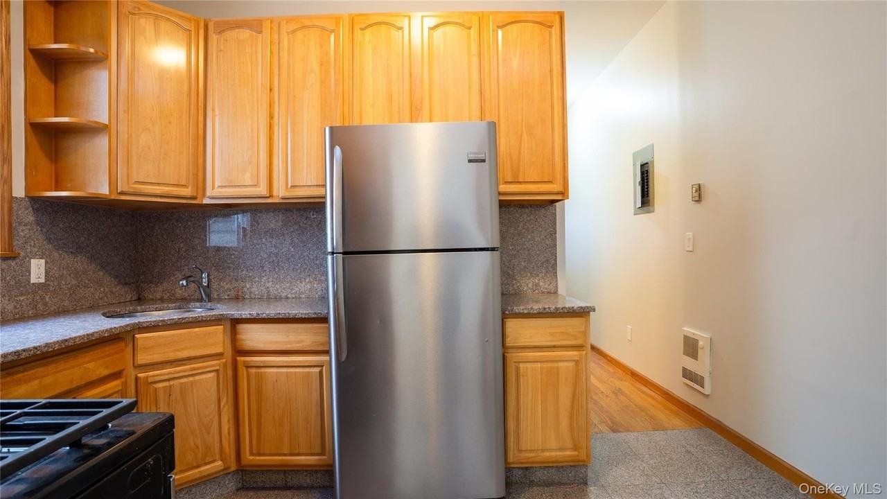 46 N Village Ave Apt 13 #13 - Photo 6 of 18