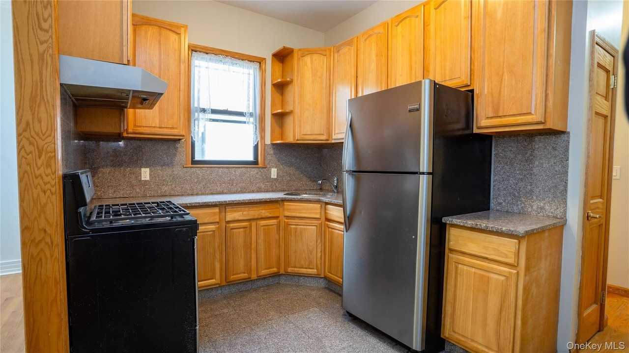 46 N Village Ave Apt 13 #13 - Photo 7 of 18