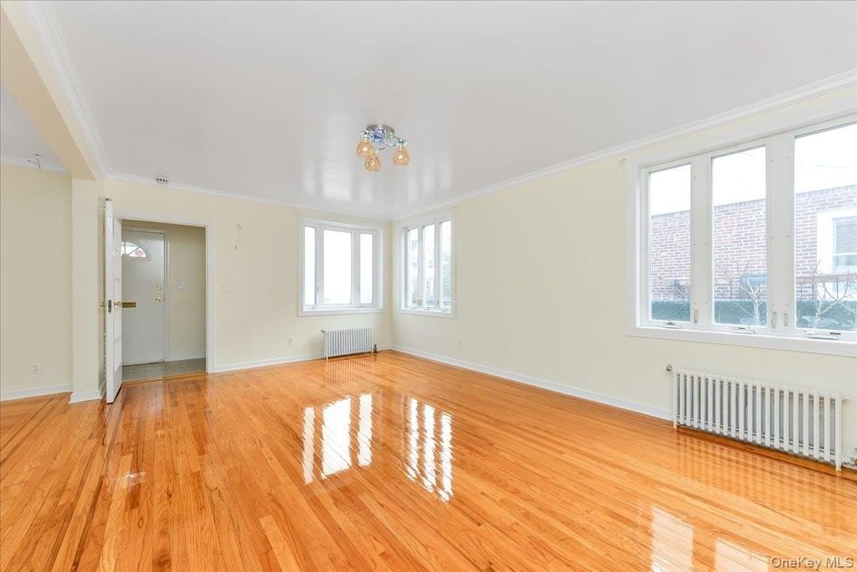 7644 173rd St - Photo 3 of 23