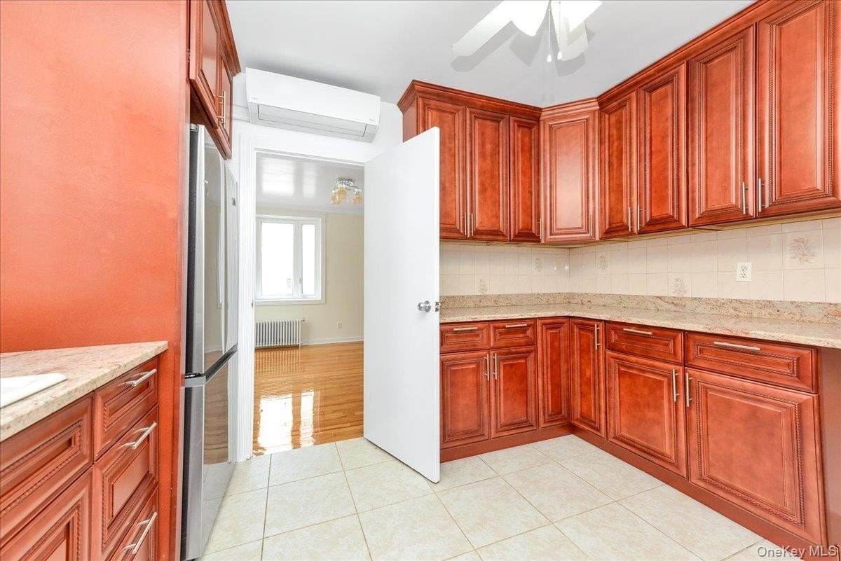 7644 173rd St - Photo 7 of 23