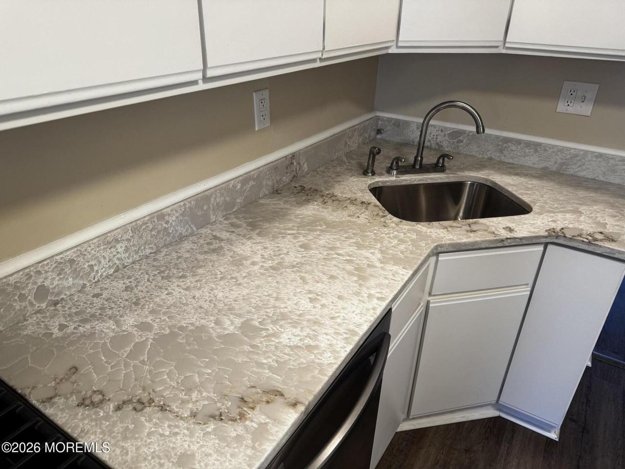 905 Arlington Dr - Photo 2 of 25