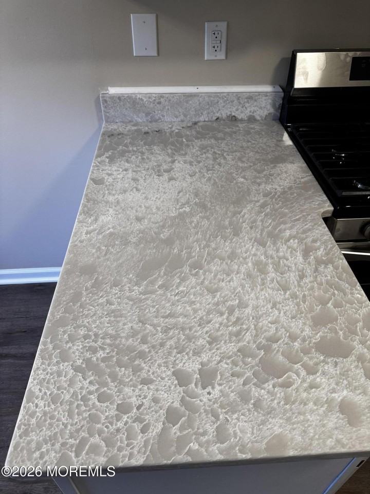 905 Arlington Dr - Photo 4 of 25