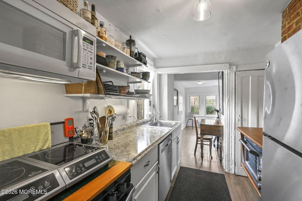 610 1/2 1st Ave #REAR - Photo 6 of 22