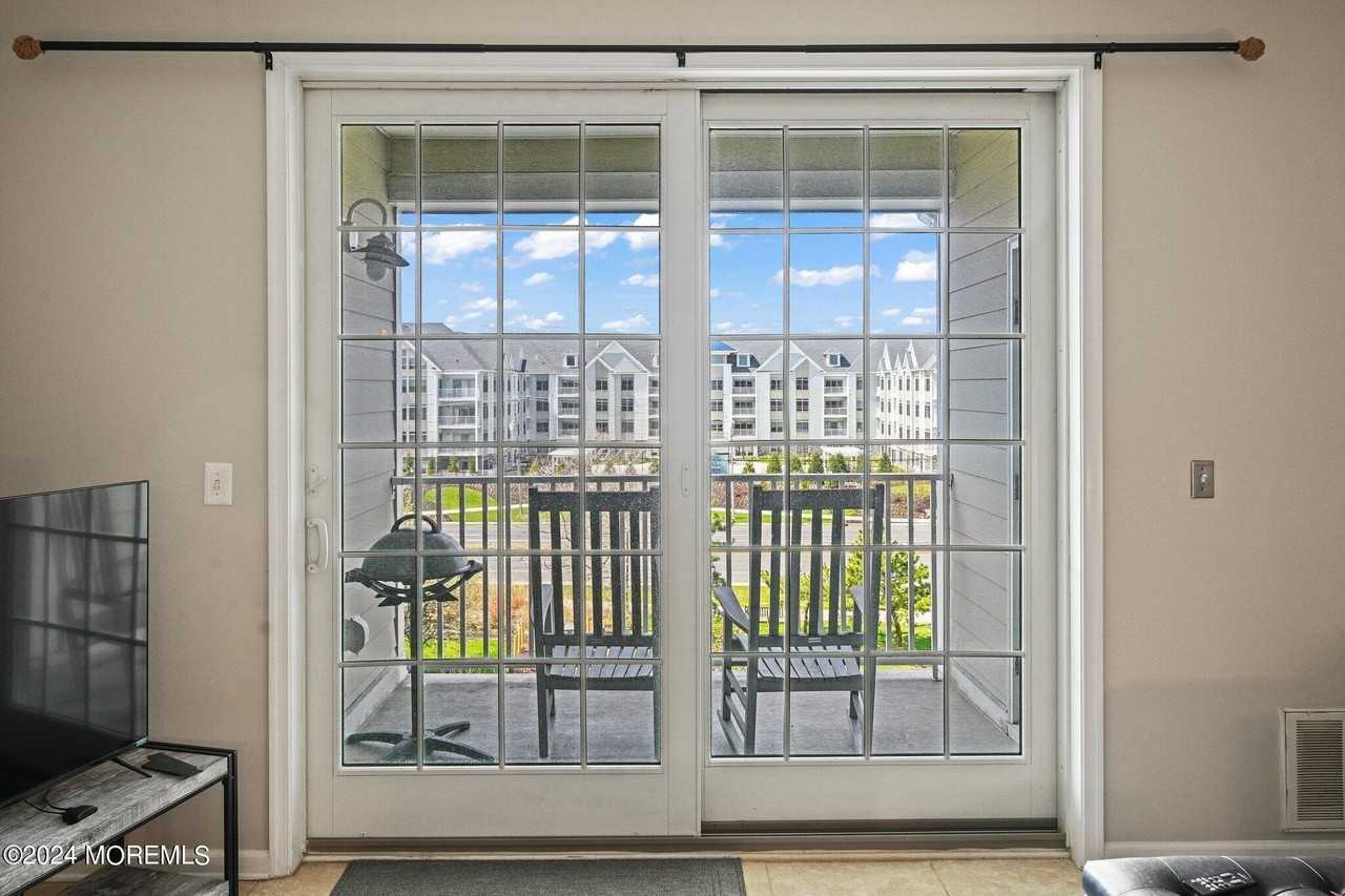 33 Cooper Ave Unit 402 #402 - Photo 5 of 16