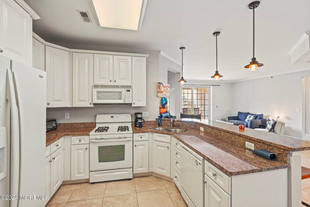 33 Cooper Ave Unit 402 #402 - Photo 6 of 16