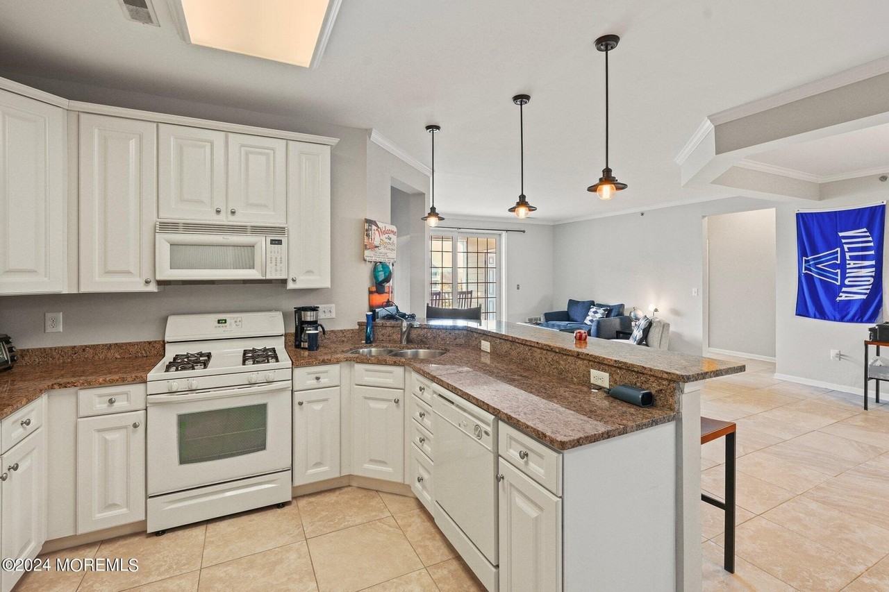 33 Cooper Ave Unit 402 #402 - Photo 7 of 16