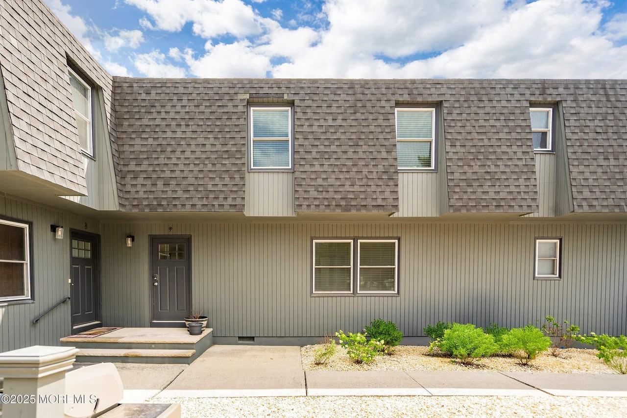 75 Grand Central Ave Apt 9 #9 - Photo 3 of 31