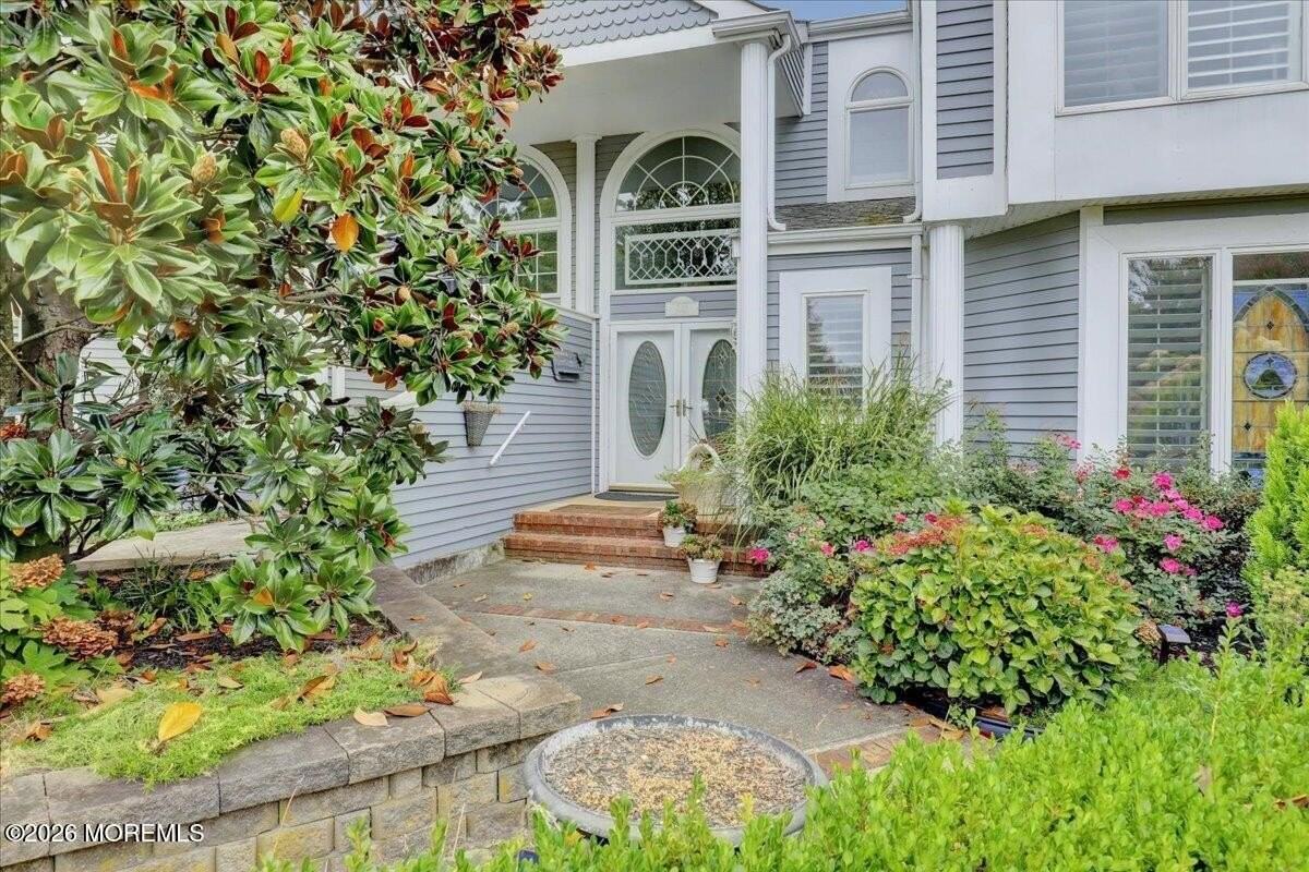 328 E Main St - Photo 4 of 38