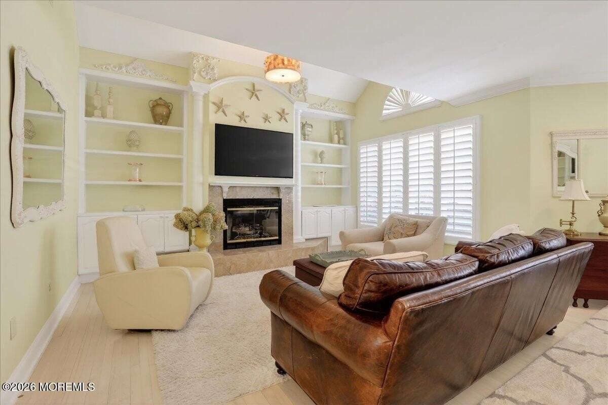 328 E Main St - Photo 7 of 38