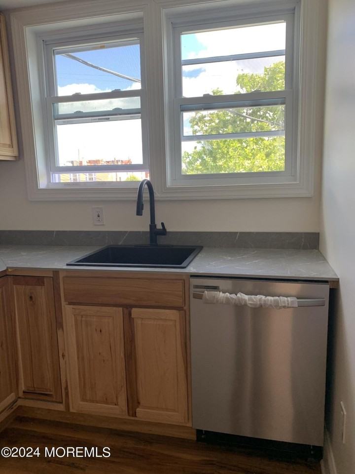 706 2nd Ave Apt 2 #2 - Photo 4 of 12