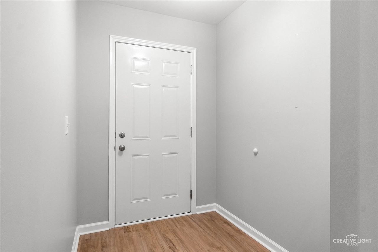 1260 Oakgrove Ct - Photo 3 of 21