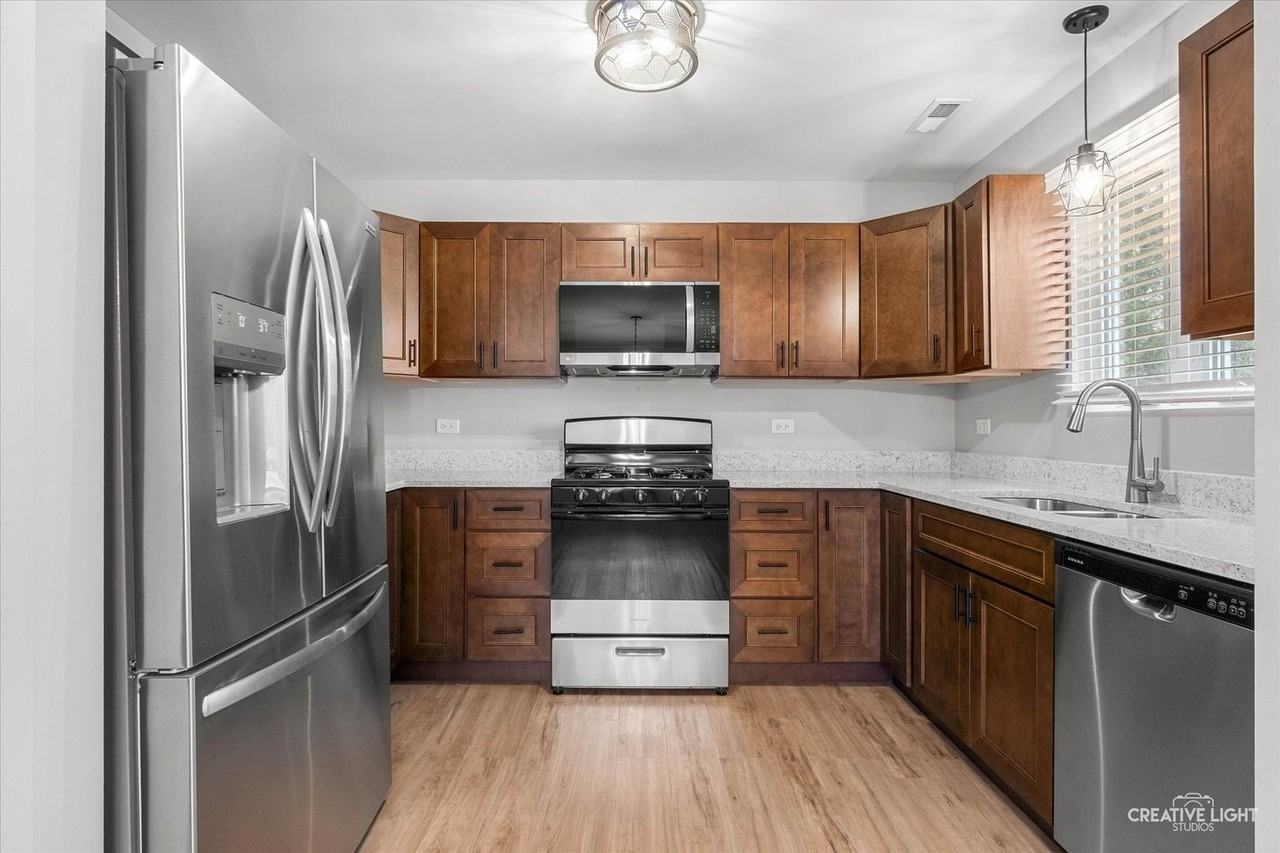 1260 Oakgrove Ct - Photo 5 of 21