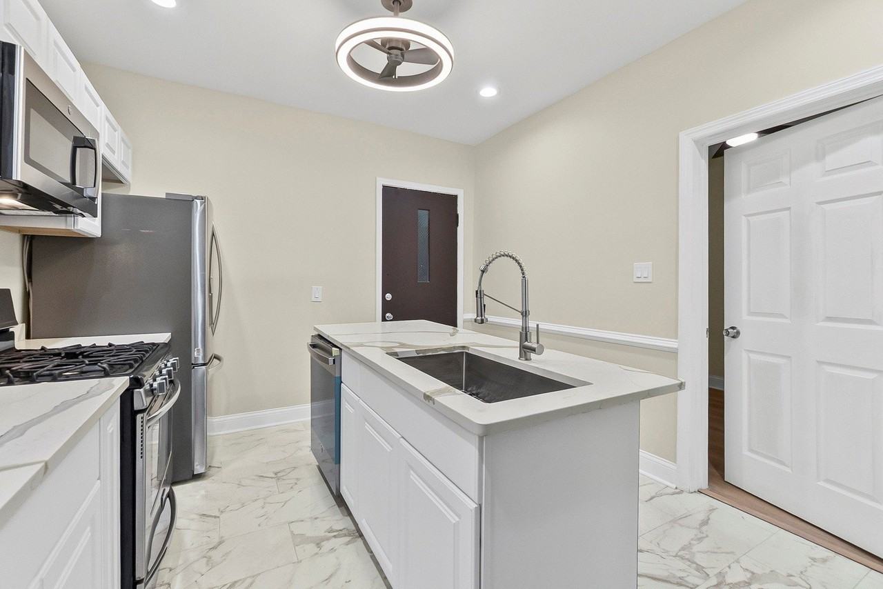 4704 W Monroe St Unit 1 #1 - Photo 2 of 21